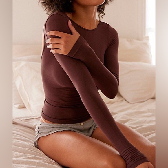 NWOT Free People Low-Back Seamless Long Sleeve in Chocolate Merlot - Picture 2 of 3